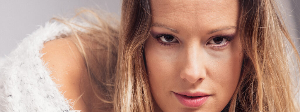 CYNDIE - BOOK PHOTO