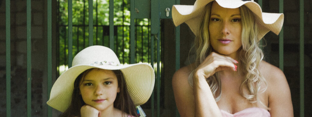 CYNDIE & ARIA